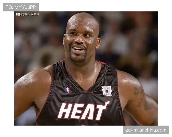 奥尼尔低位背身强攻制造错位，效率超越同时代中锋